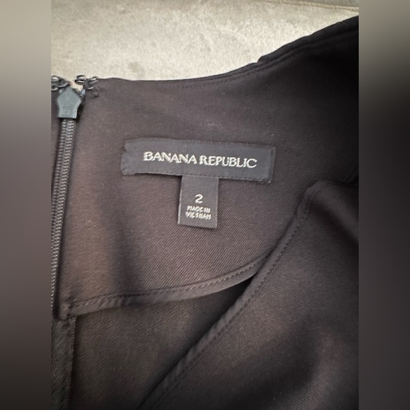 Banana republic little black sheath dress with cap sleeves, size 2 - Picture 5 of 12